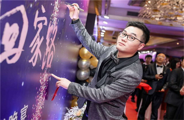 【高光“疫”事】勇敢逆行的特殊“网约车”——云鼎国际411890后，用信念打通生命运输线